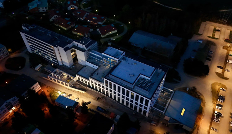 Stavba pavilonu rychnovské nemocnice končí. Kraj prostavěl téměř 90 procent nákladů