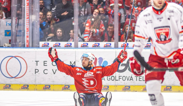 Hradec Králové si v prvním zápase extraligy neškrtl. Pardubicím podlehl 7:1