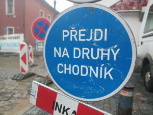Řidiči v Jičíně musí držet nervy na uzdě, čeká je tříletá rekonstrukce ulic Ruská a Poděbradova