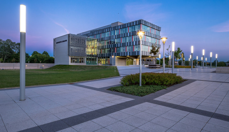 Univerzita třetího věku opět otevírá kurz „Člověk a lék“ v Hradci Králové