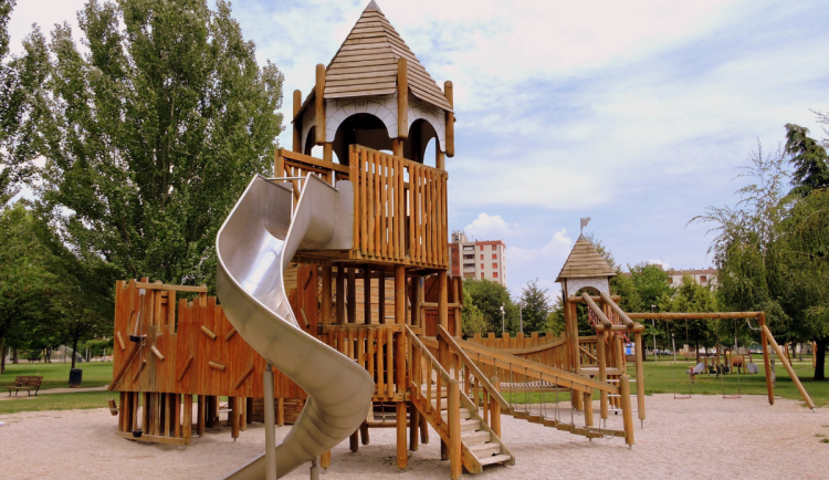 Dětské hřiště na sídlišti Karolíny Světlé ve Dvoře Králové bude ještě letos