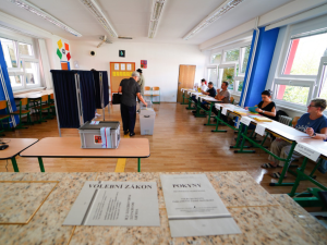 Strany v hradeckém kraji sázejí na kontaktní kampaň. Lákají i na ping-pong