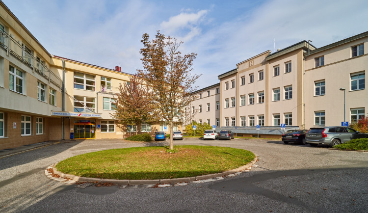 Kraj chce hledat firmu, která postaví parkovací dům v trutnovské nemocnic 