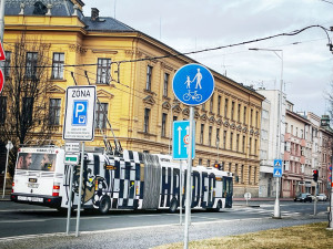 Dneska v Hradci Králové ušetříme, autobusy i trolejbusy jezdí zdarma