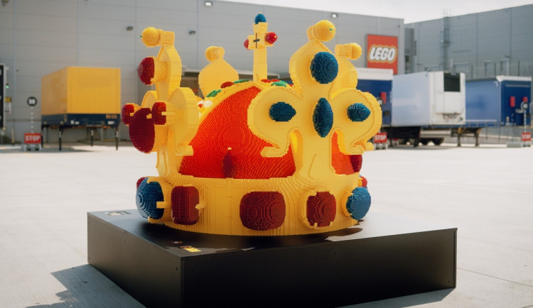 LEGO slaví 25 let v ČR: Svatováclavská koruna ze 128 333 kostek v Praze
