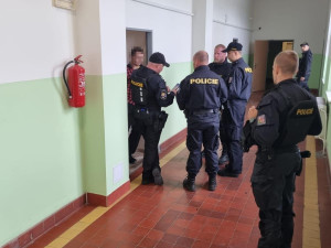 Policisté kontrolovali ubytovny na Rychnovsku. Našli hledanou osobu