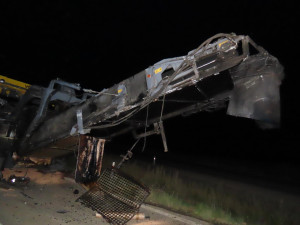 Nákladní vůz v Čistěvsi vjel v rychlosti na staveniště, kde zdemoloval několik stavebních strojů