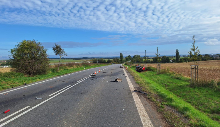 U Lochenic vyhasl život mladého motocyklisty, zemřel po střetu s osobním autem