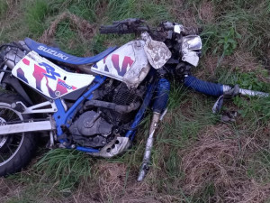 U Lochenic vyhasl život mladého motocyklisty, zemřel po střetu s osobním autem