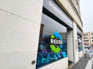 Pro někoho oblečení navíc, pro jiného poklad. Hradec otevře na Gočárovce bazar s textilem