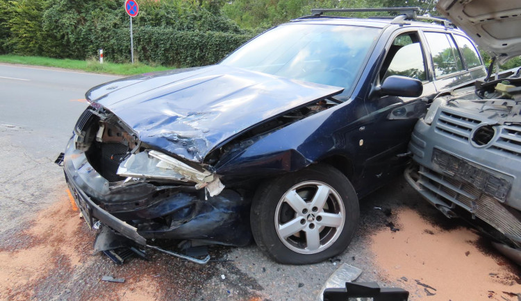 Řidič v Hradci neměl papíry ani pojištění auta, zato nadýchal přes čtyři promile