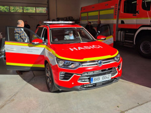 Dobrovolní hasiči v Náchodě mají nové auto pro velitele. Pomůže při výjezdech