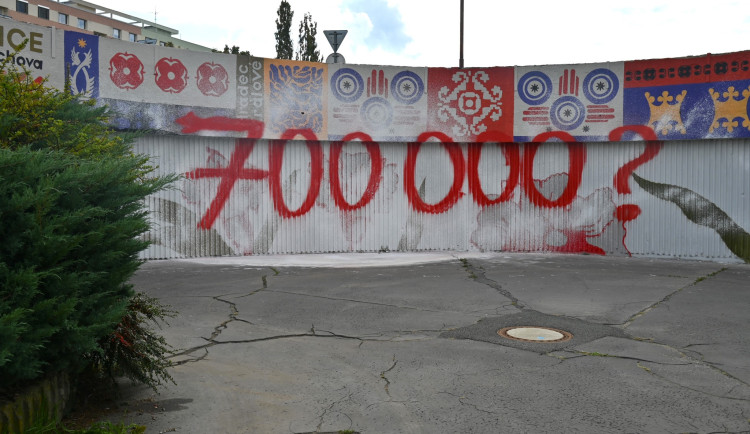 Street art na hradecké Benešovce zničil vandal, lidé na sociálních sítích ho nešetří