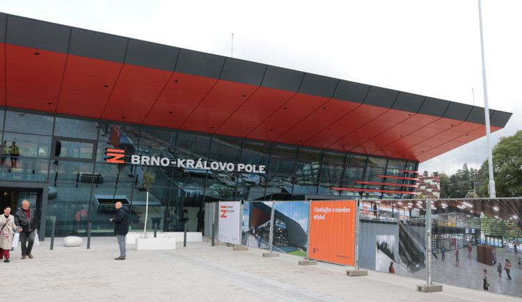 Královo Pole má novou nádražní budovu. Nebyla potřeba, míní někteří cestující