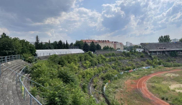 Stadion za Lužánkami se zatím demolovat nebude, rozhodli brněnští radní