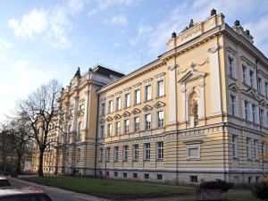 Jiráskův gympl v Náchodě dostane nový kabát. Čeká ho velká rekonstrukce