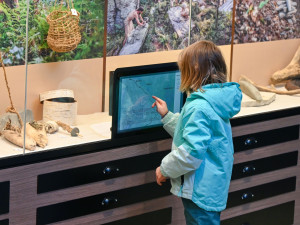 Nová expozice v Archeoparku Všestary. Otestujte pravěk s AI a starými nástroji