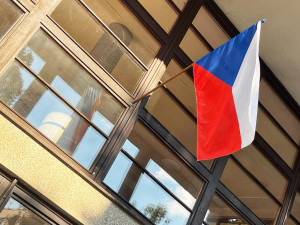 Začíná druhý volební den. Lidé dnes zvolí nové poslance