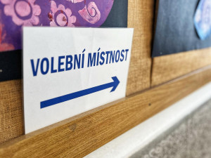 Začíná druhý volební den. Lidé dnes zvolí nové poslance
