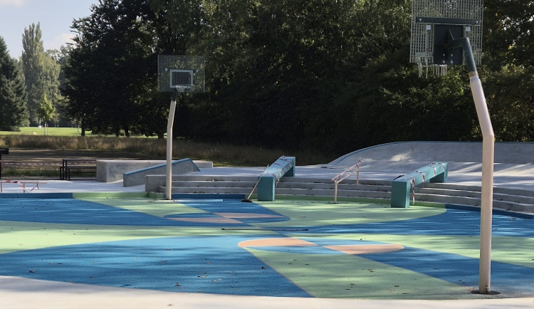 Skatepark ve Stromovce je hotový, nabídne místo pro sport i odpočinek