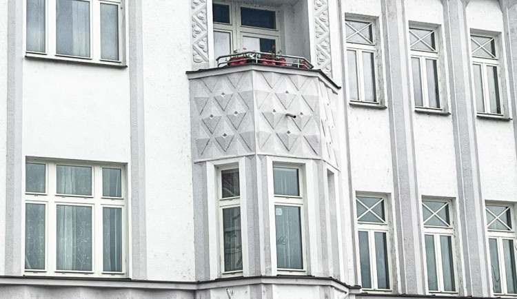 Cena 2+kk v Hradci Králové se blíží k částce sto tisíc za metr čtvereční