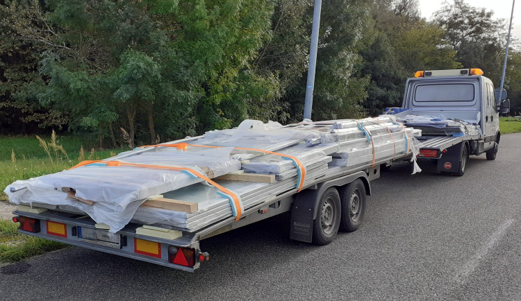 Jedu montovat žaluzie, tvrdil cizinec pašující cigarety. Soud ho vyhostil