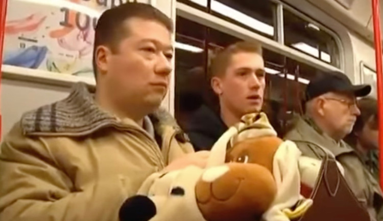 Sterzik a jurty, Okamura s plyšáky. Kteří politici se objevili v pořadu Den D?