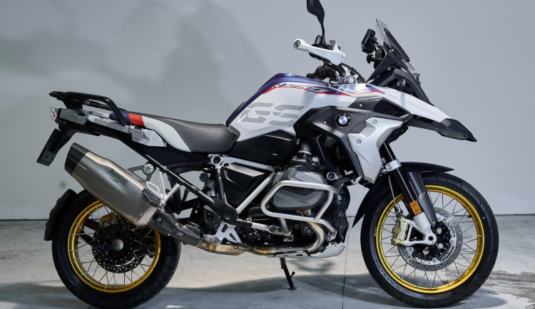 Motorka Petra Pavla je ve veřejné dražbě. Výdělek půjde na dobročinné účely