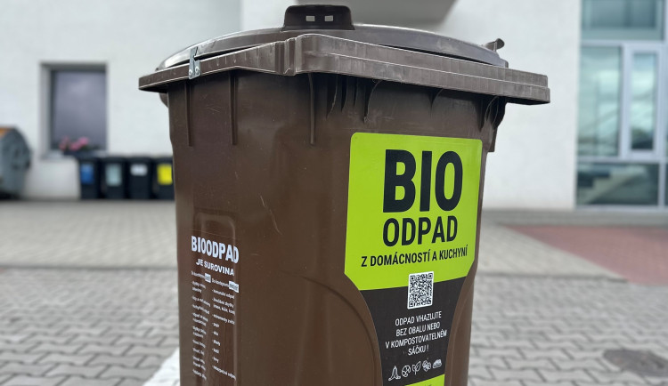 Nádoba na kuchyňský bioodpad -ze strany(foto Hradecké služby)