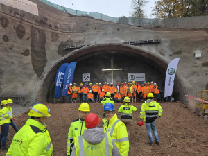 Stavbaři na obchvatu Náchoda začali razit tunel Dolní Radechová