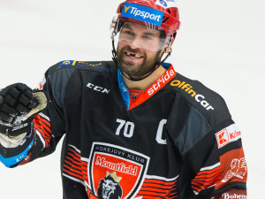 Hradecký hokej vzdá večer hold legendám Smoleňákovi a Sýkorovi