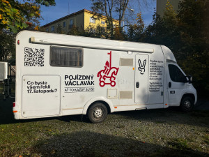 Do Hradce Králové přijede obytný vůz Václav, diskutovat chce o hodnotách sametové revoluce