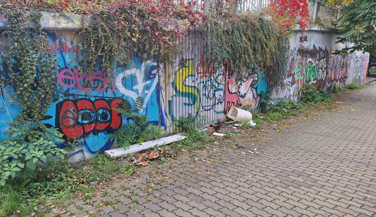 Řešíme to, jak můžeme, říká obvod k místům, kde se neustále hromadí odpadky