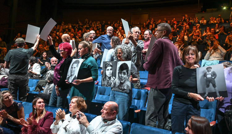 Brno vzdalo hold Nicholasi Wintonovi. Dorazily i děti, které zachránil