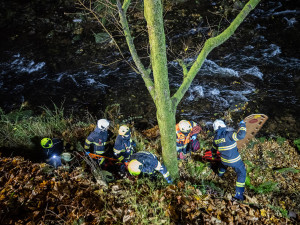 Peklo v Pekle. Cyklista spadl z výšky čtyř metrů na betonovou náplavku