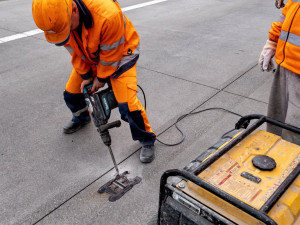 Řidiči se na průtah Jaroměří vrátí už tento týden, most přes Labe zůstane ale zavřený