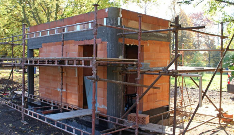 Dvůr Králové pokračuje v obnově parku. První etapa pokračuje podle plánu