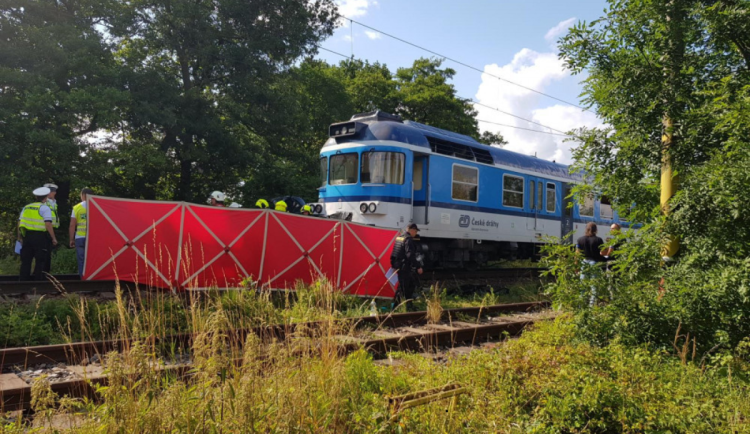 Vlak mezi Třebechovicemi a Týništěm nad Orlicí srazil člověka