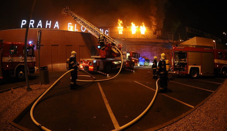 Devět mrtvých kvůli svíčce. Je to 15 let od tragického požáru na Florenci