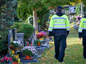 Dušičky v Hradci Králové? Víc hlídek u hřbitovů a kontrola parkování