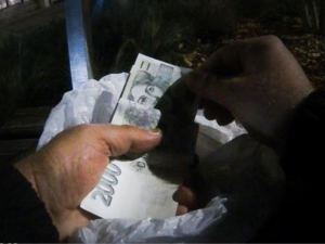 Opilý muž se v hradecké restauraci chlubil desítkami tisíc. Skončil na záchytce