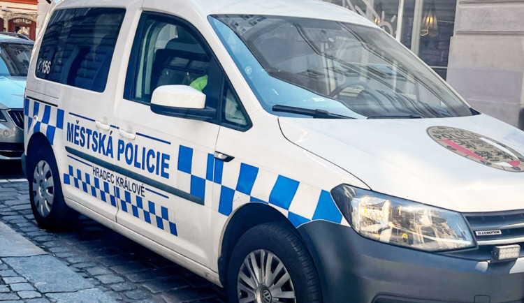 Dušičky klepou na dveře na hradecké hřbitovy můžeme přijít až do osmi večer