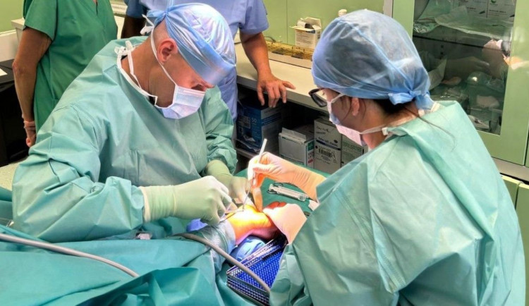 Nemocnice operuje syndrom karpálů novou a šetrnější metodou s krátkou čekací dobou