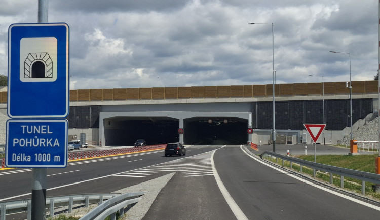 Tunel Pohůrka je nejmodernějším v Česku. Denně jím projede až 16 tisíc aut