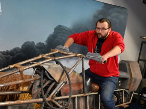 Na akce vozí i jím vyrobený speeder. Tento vznikl pro premiéru druhé řady seriálu Andor.