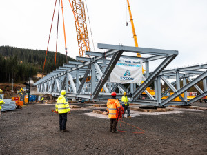 Unikátní mostní konstrukce začala propojovat areály Medvědín a Svatý Petr v Krkonoších