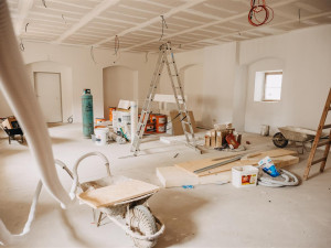 Hirschova vila v Hořicích znovu ožívá. Z ruiny se stává moderní centrum sociálních služeb