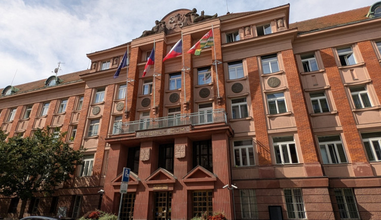 Radní Plzeňského kraje odvolali šéfa kulturního centra, kde zasahovala kriminálka