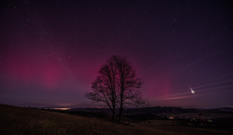 Polární záře rozzářila nebe nad Plzeňskem, vidět ji půjde i dnes v noci