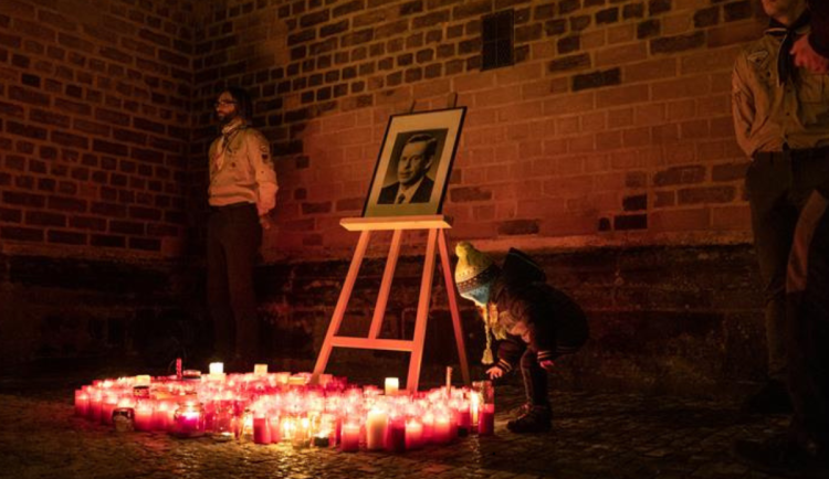 Sametový Hradec: Oslavy 17. listopadu plné vzpomínek, hudby a svíček